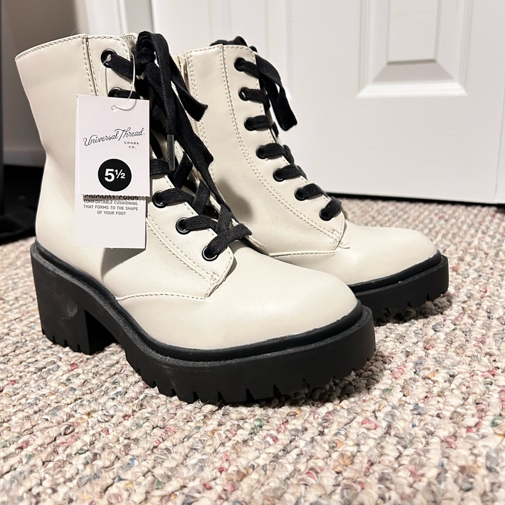 Universal Thread White/Black Boots